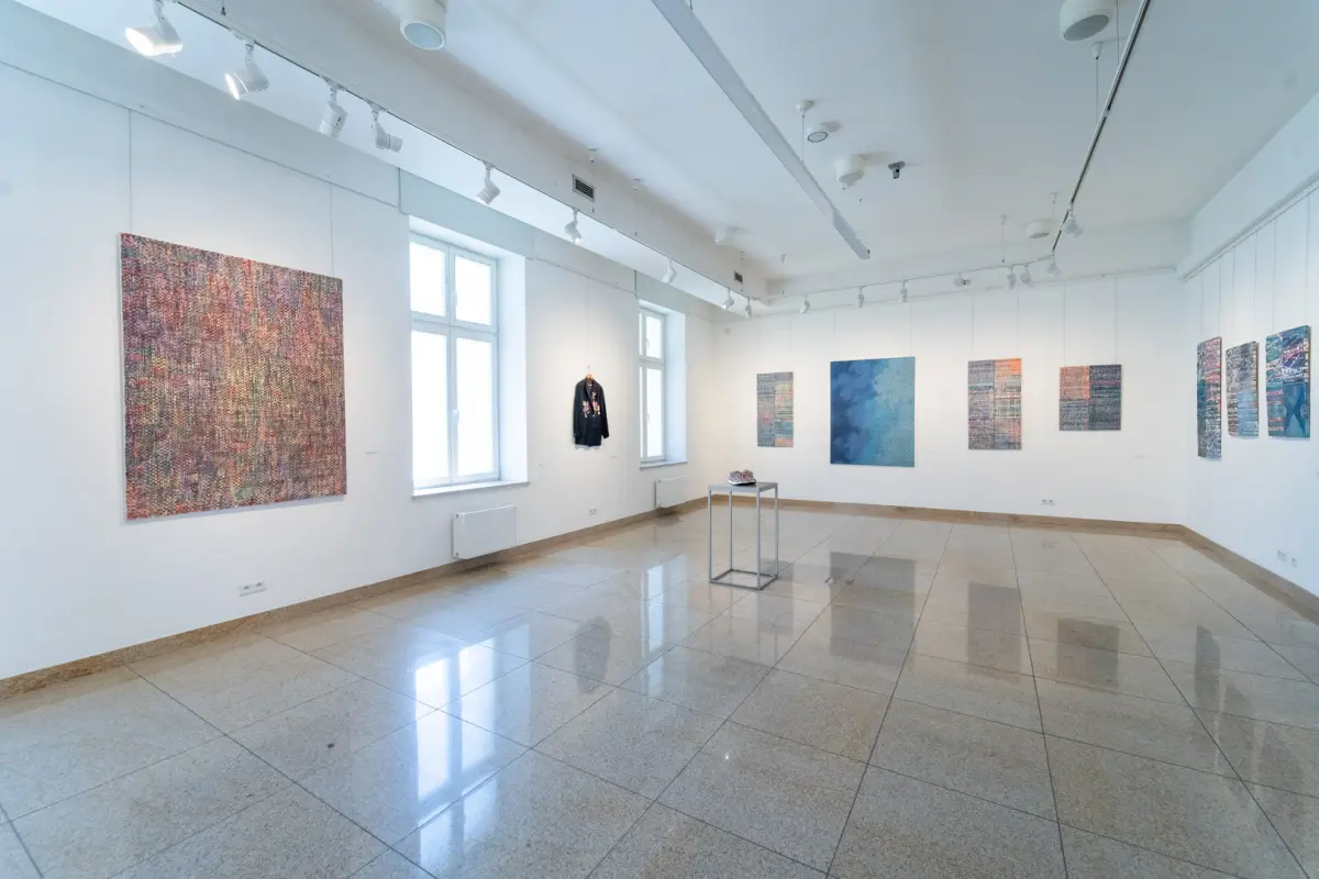 MOLSKI gallery sprzedaż obrazówWeronika Teplicka Spacer po wstędze Mobiusa BWA Kielce fot K Samczyńska